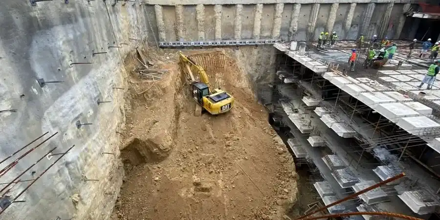 Diseño Geotécnico de Excavaciones Profundas en Chillán: Seguridad desde las Capas más Complejas
